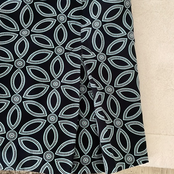 EP PRO Woman’s Golf Skirt/Skort Size 2 - Picture 5 of 8